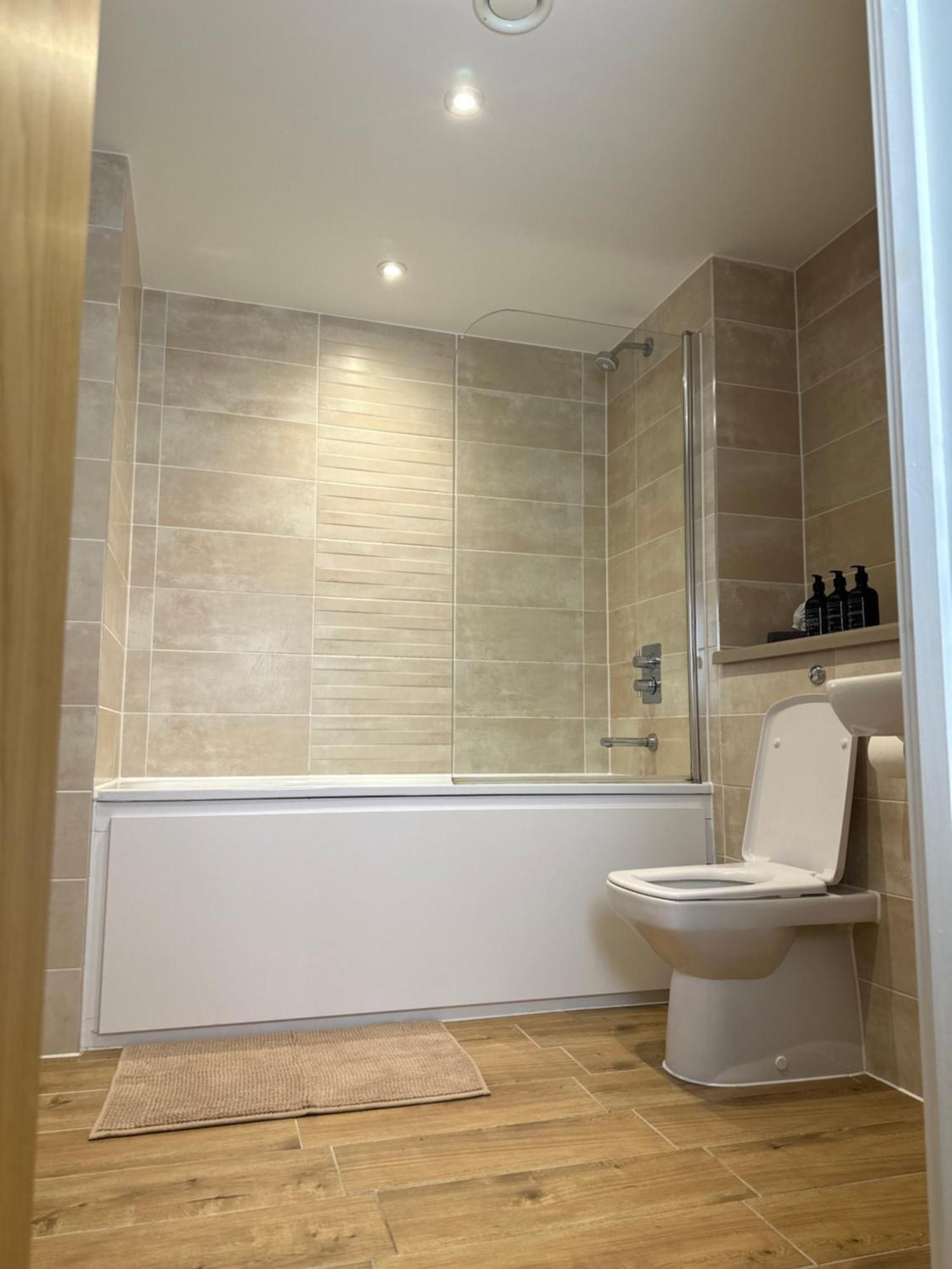 Luxury 2-bed High-rise In With Parking Apartamento *