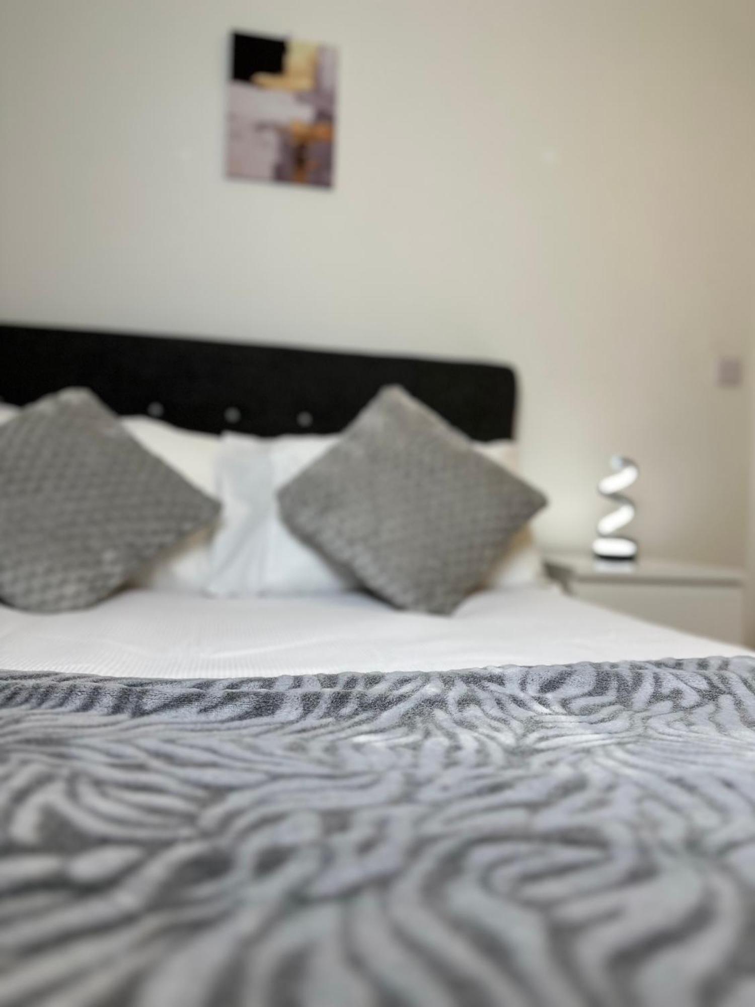 Luxury 2-bed High-rise In With Parking Apartamento *