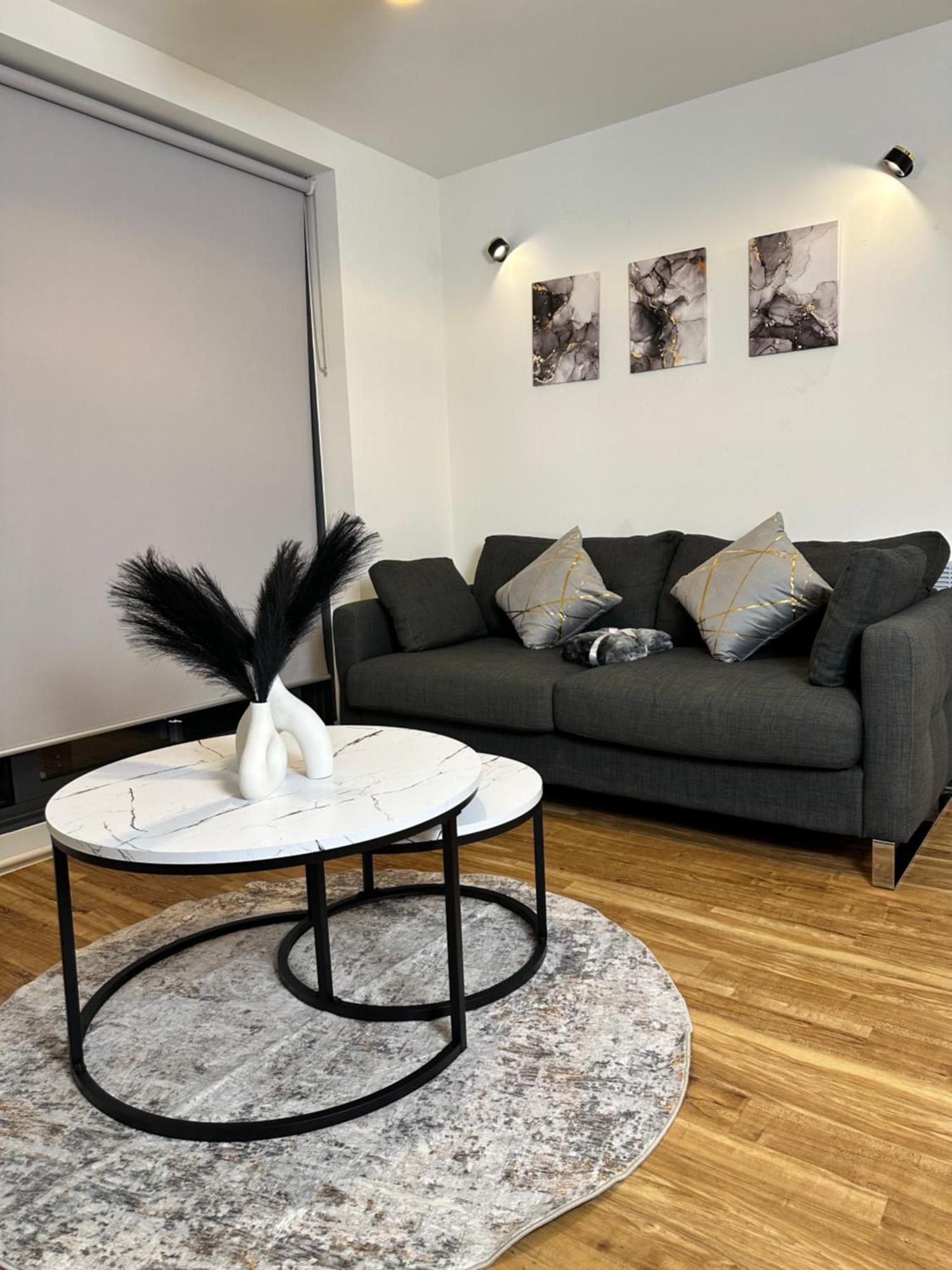 Apartamento Luxury 2-bed High-rise In With Parking Manchester