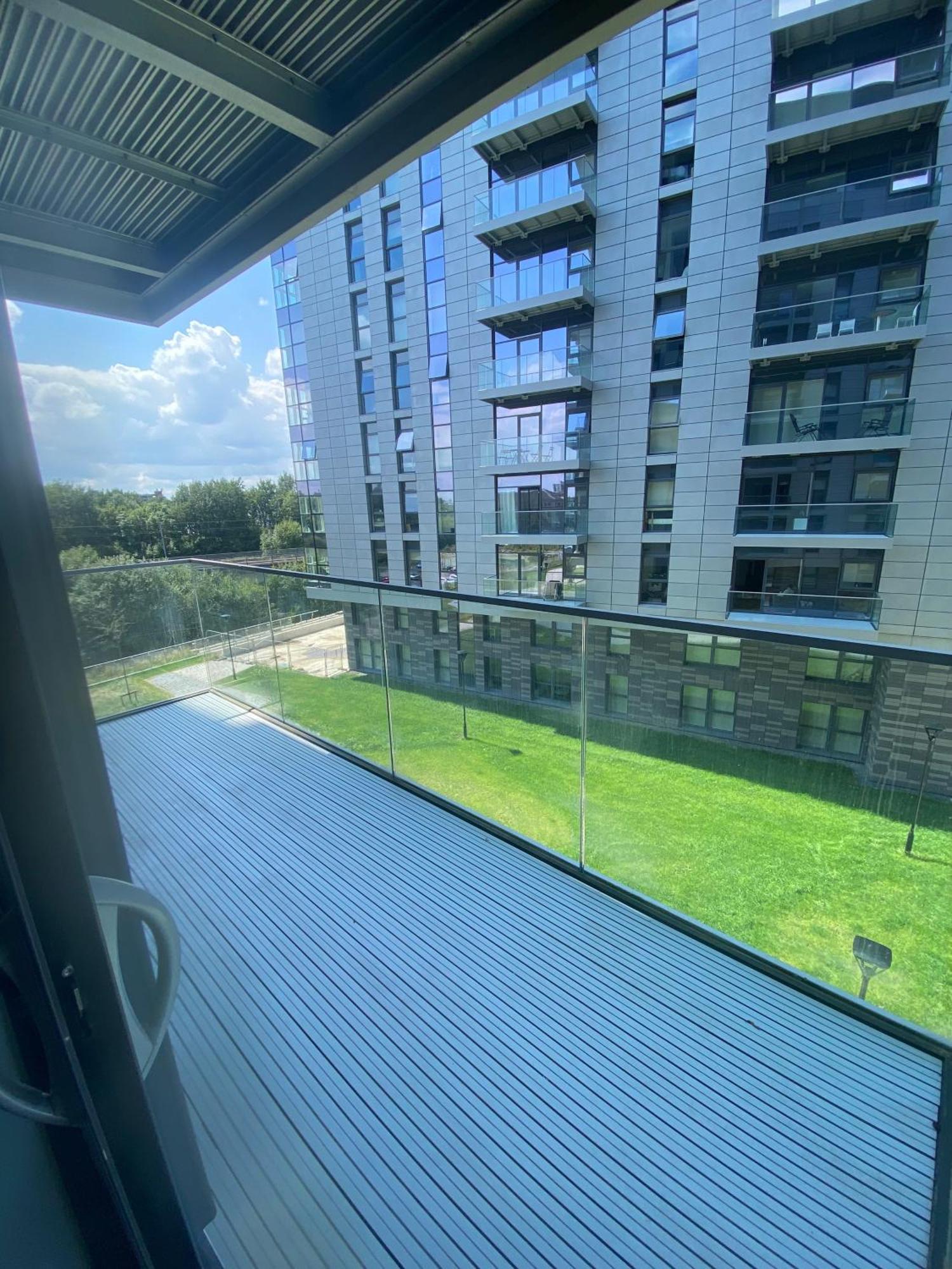 Apartamento Luxury 2-bed High-rise In With Parking Manchester
